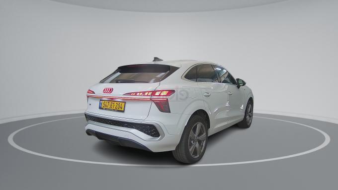 אאודי Q3