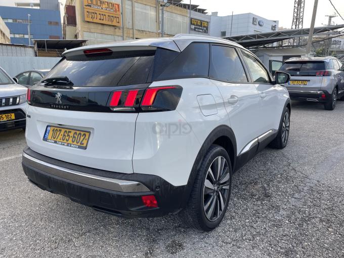 פיג'ו 3008