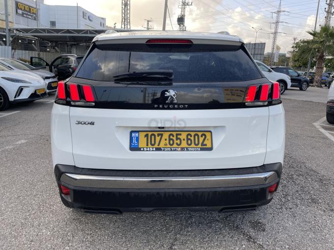 פיג'ו 3008