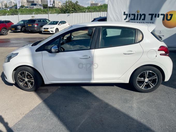 פיג'ו 208