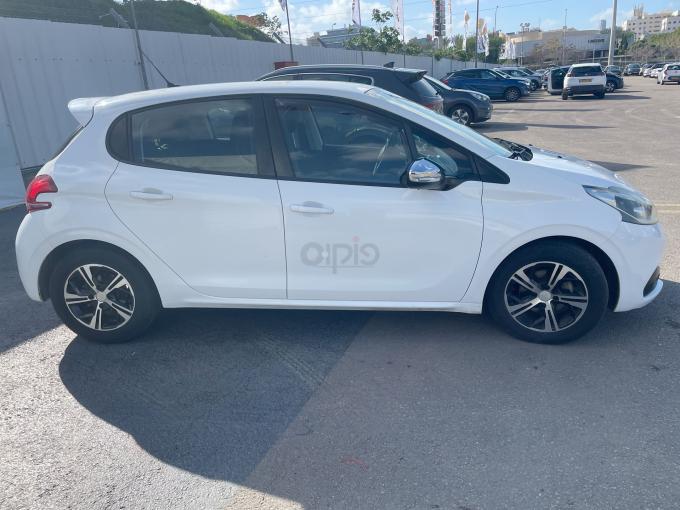 פיג'ו 208