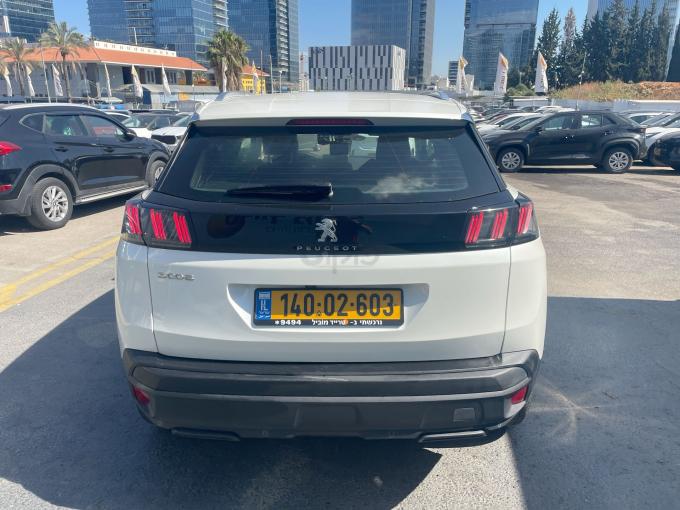 פיג'ו 3008