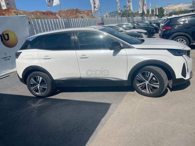 פיג'ו 3008