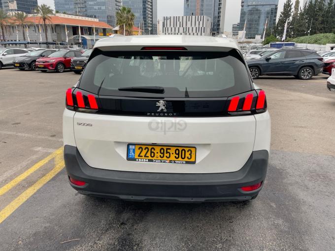 פיג'ו 5008