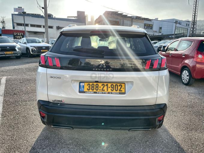 פיג'ו 3008