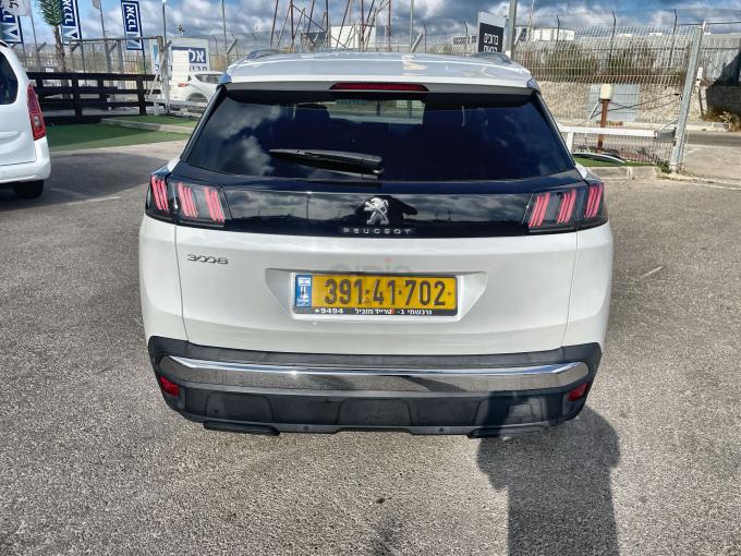 פיג'ו 3008