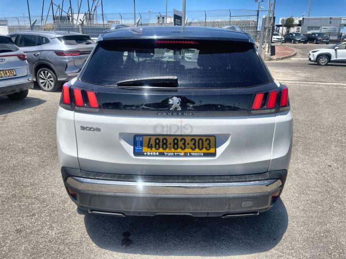 פיג'ו 3008