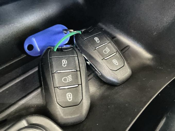 פיג'ו 208
