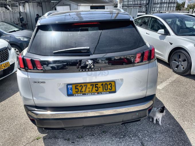 פיג'ו 3008