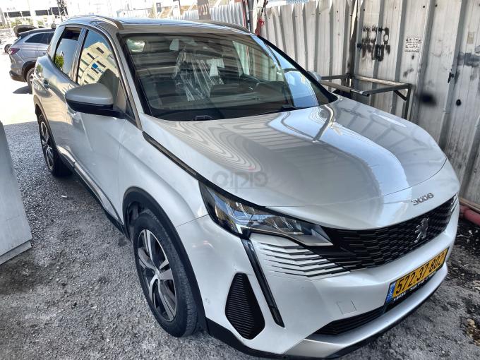 פיג'ו 3008