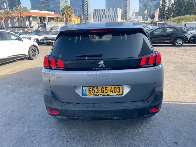 פיג'ו 5008