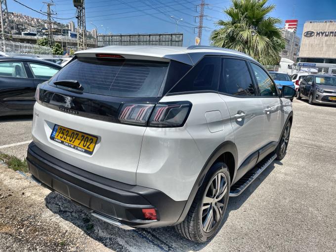 פיג'ו 3008