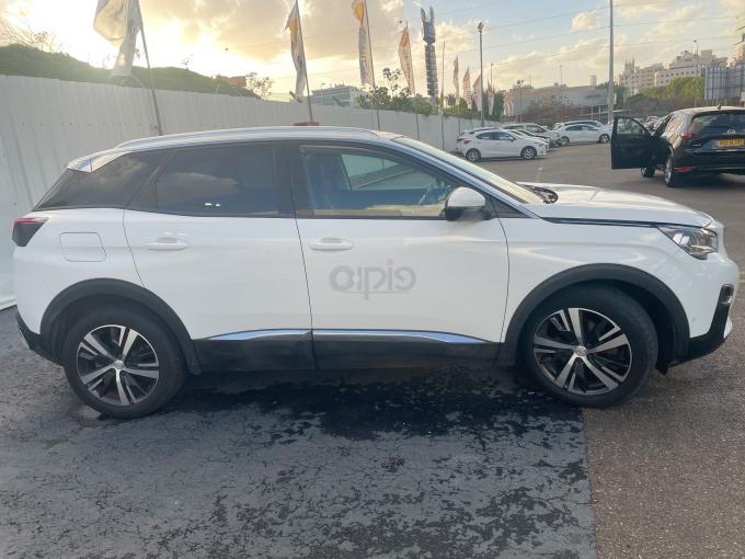 פיג'ו 3008