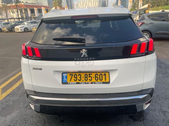 פיג'ו 3008