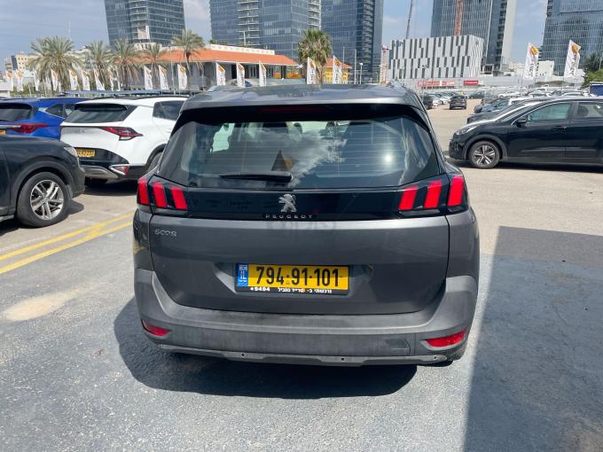 פיג'ו 5008