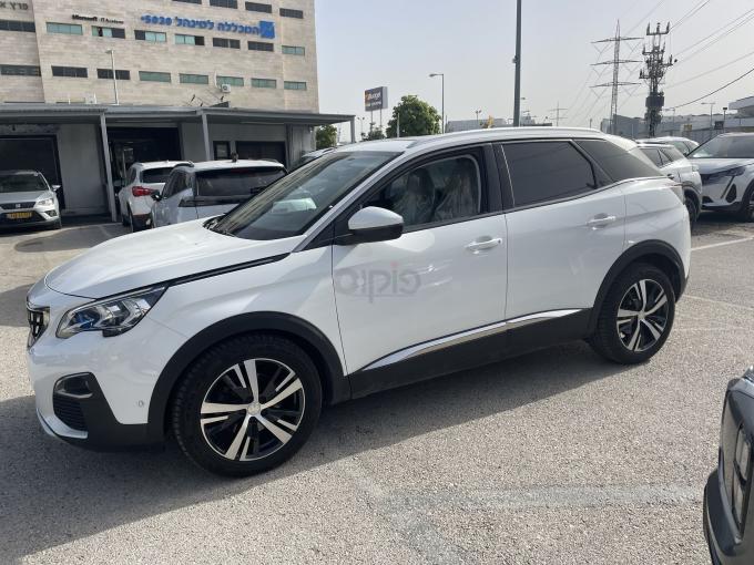 פיג'ו 3008