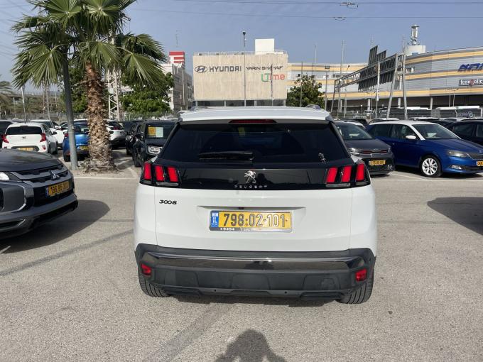 פיג'ו 3008