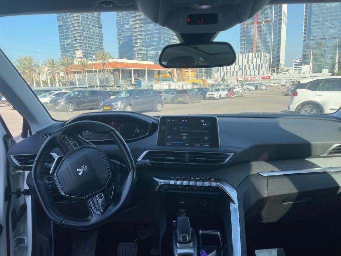 פיג'ו 3008