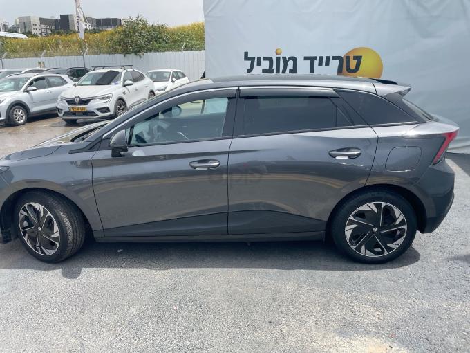 מ.ג MG4