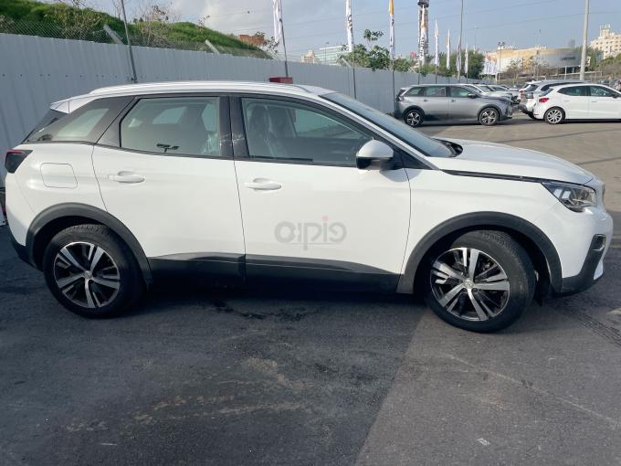 פיג'ו 3008