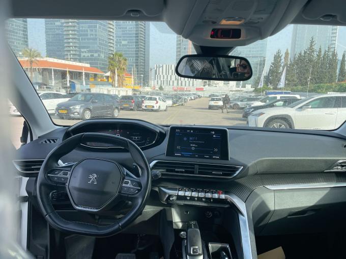 פיג'ו 3008