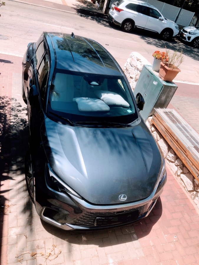לקסוס LBX