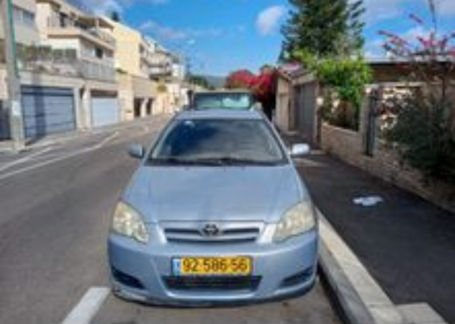 טויוטה קורולה 2005