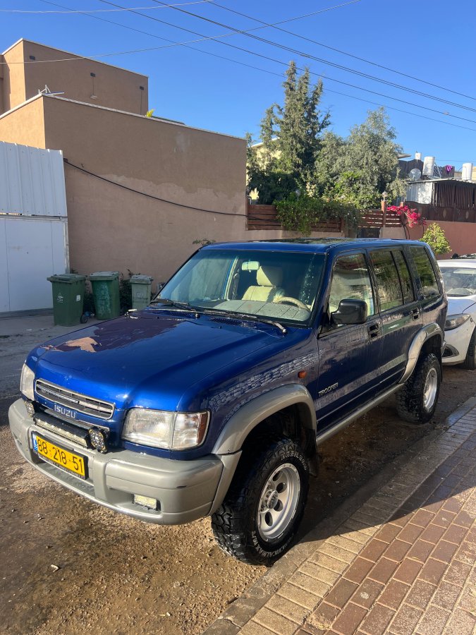 איסוזו טרופר 2004