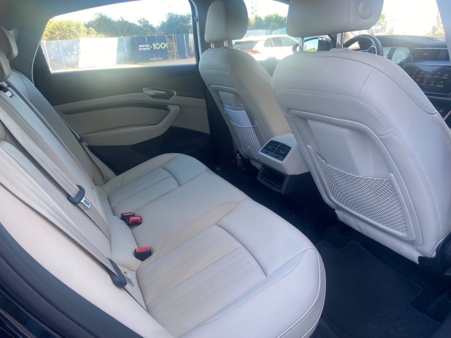 אאודי ETRON
