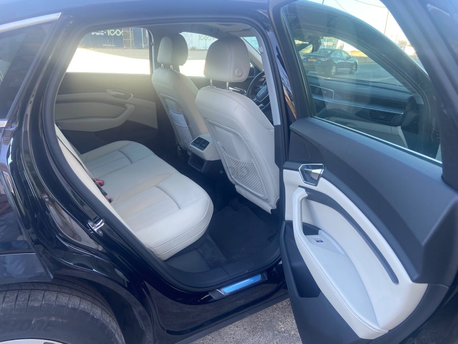 אאודי ETRON