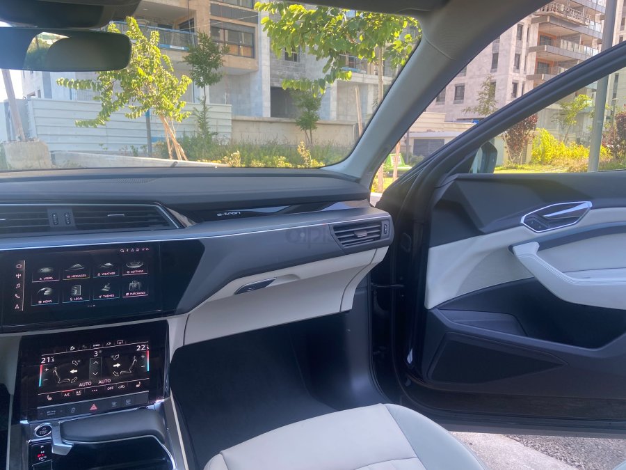 אאודי ETRON