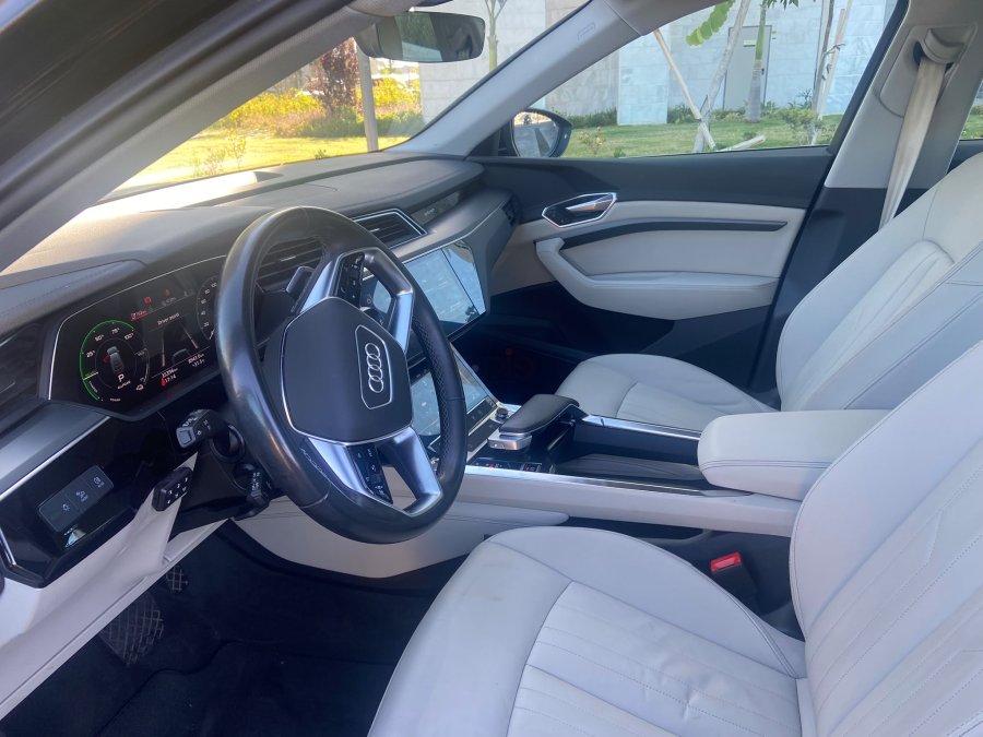אאודי ETRON