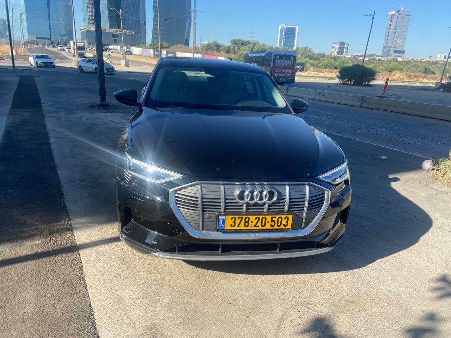 אאודי ETRON