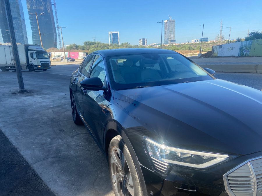 אאודי ETRON