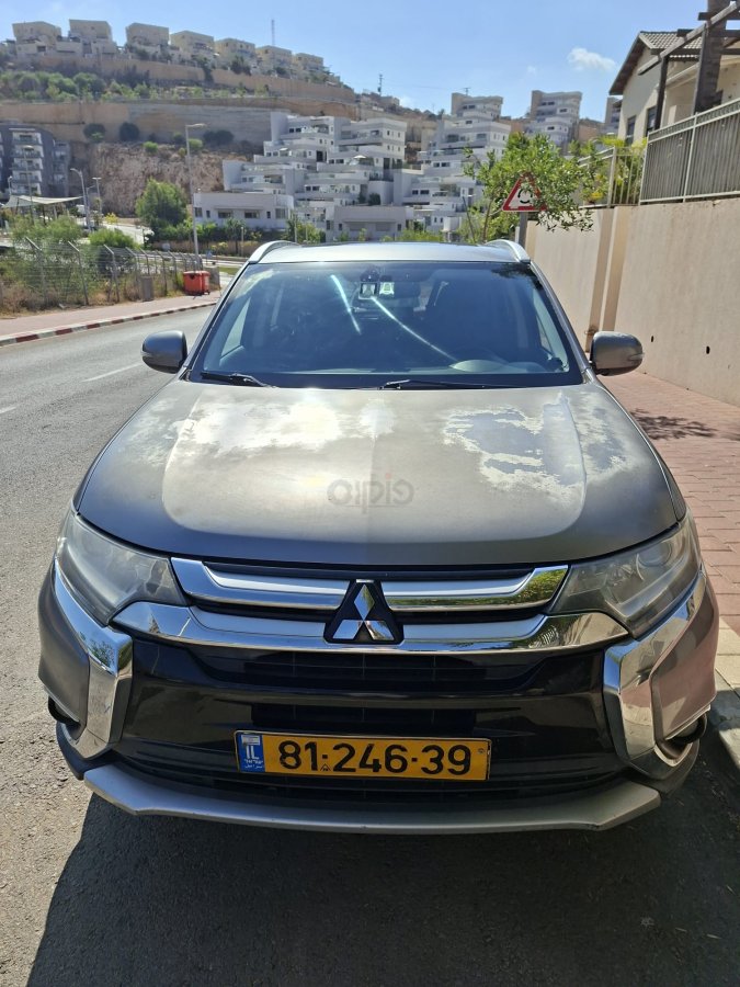 מיצובישי אאוטלנדר
