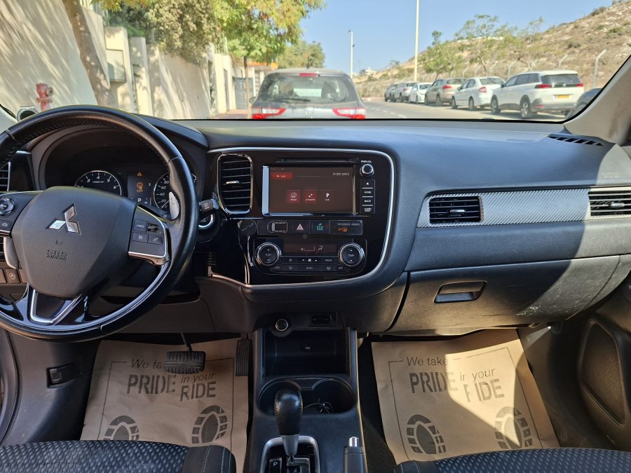 מיצובישי אאוטלנדר