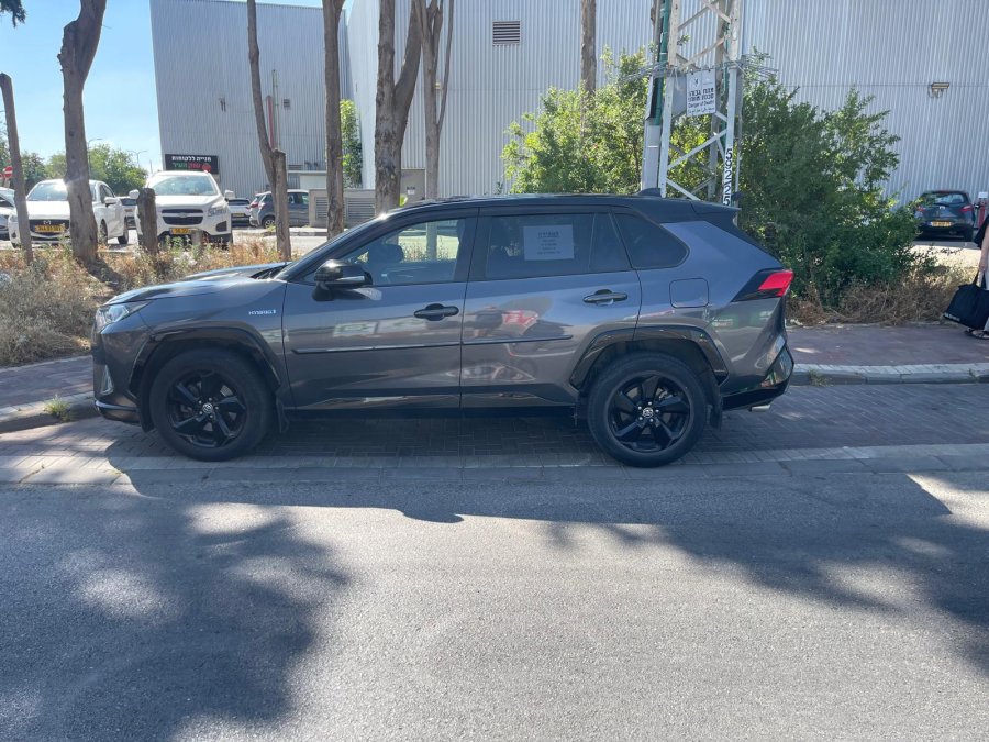 טויוטה RAV4 2021