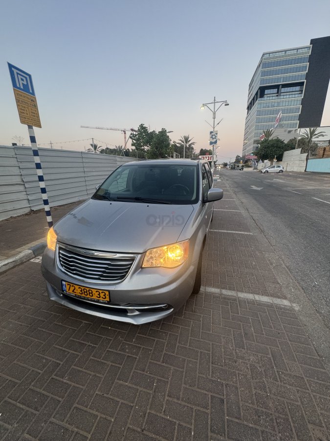 קרייזלר טאון קאנטרי תמונה 2