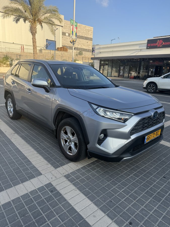 טויוטה RAV4 תמונה 3