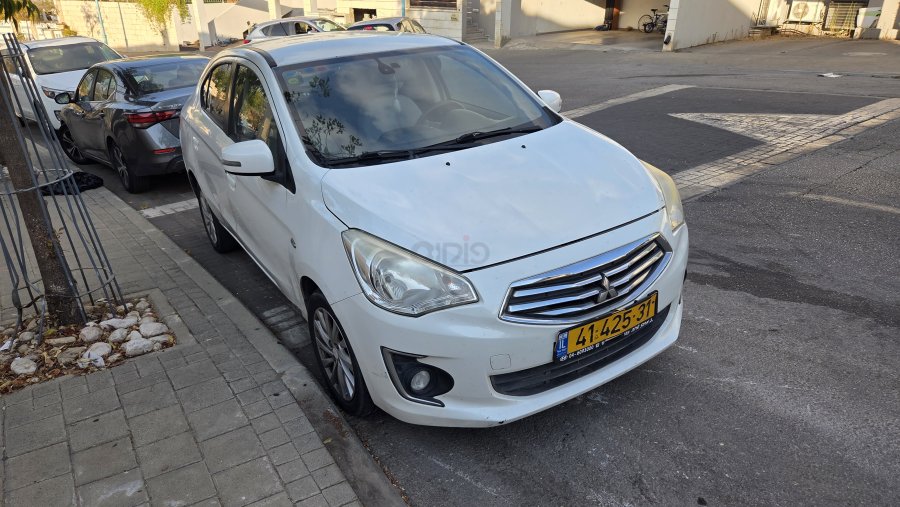 מיצובישי אטראז' 2014