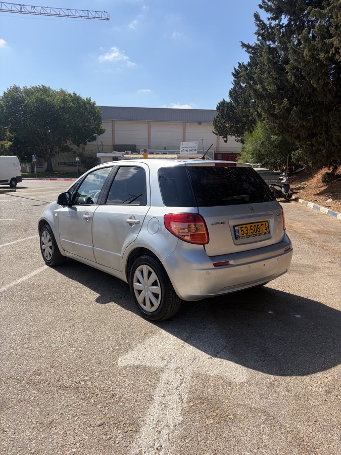 סוזוקי SX4 2010