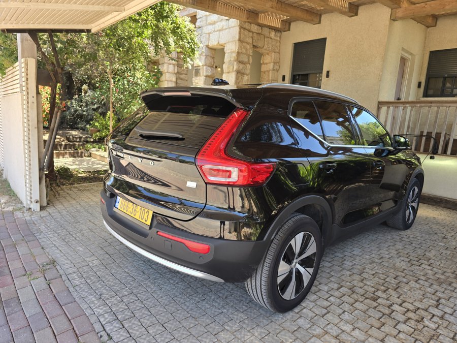 וולוו XC40 2024