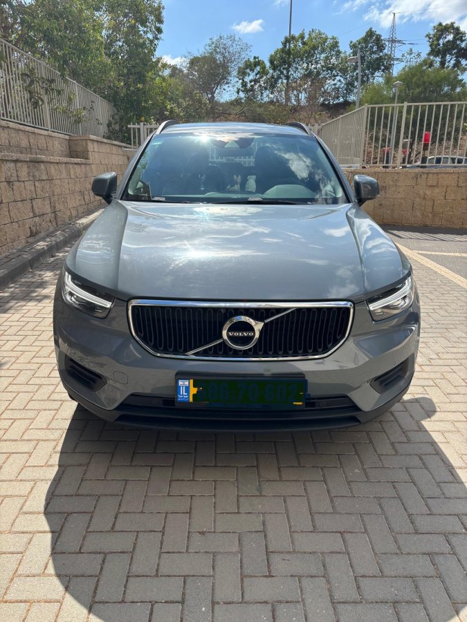 וולוו XC40 2021