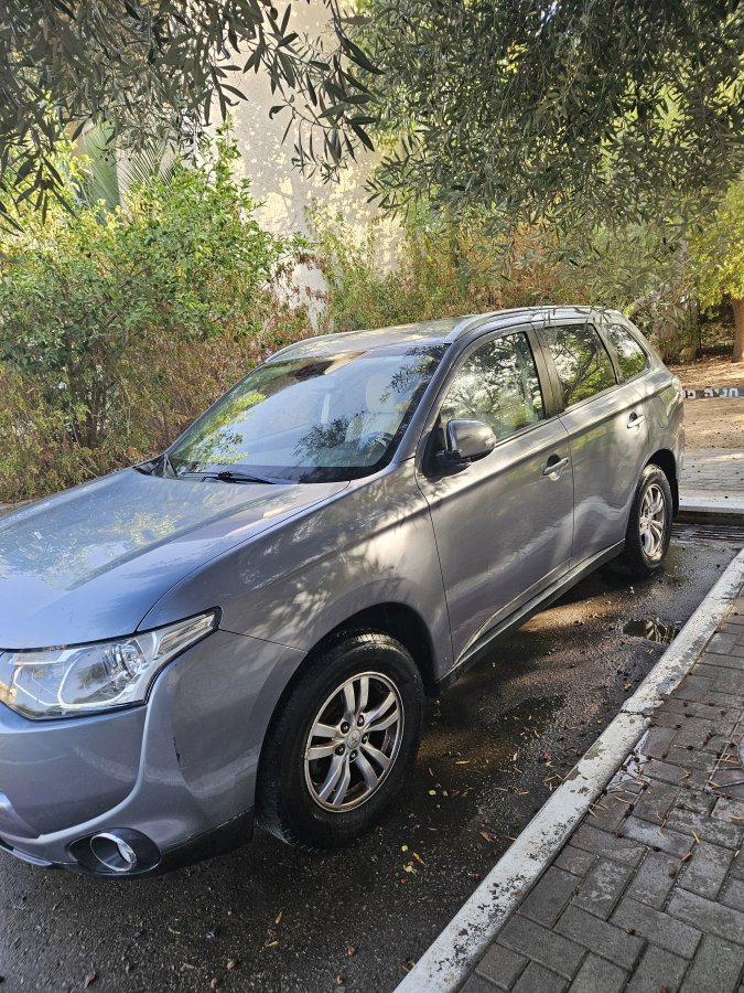 מיצובישי אאוטלנדר 2015
