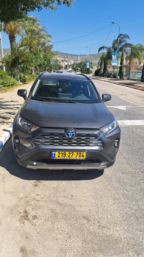 טויוטה RAV4 2025